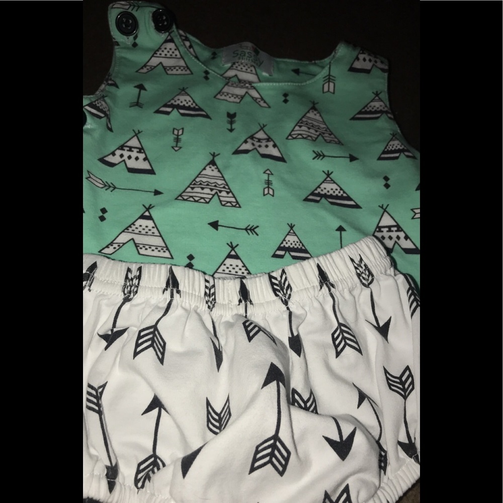 Sassy Stitches diaper set 6-9 month